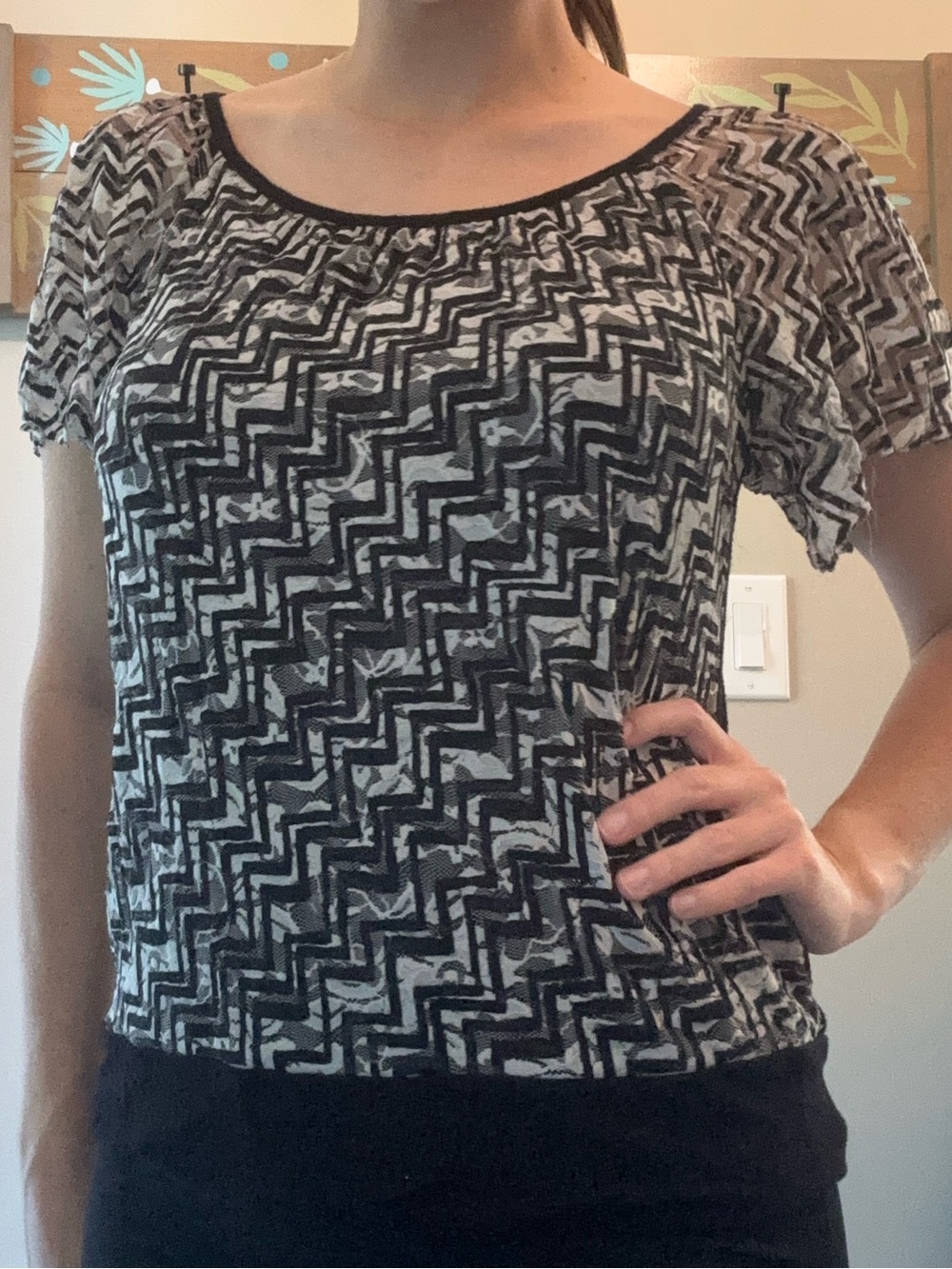 AB Studio Black and White Geometric Short Sleeve Top